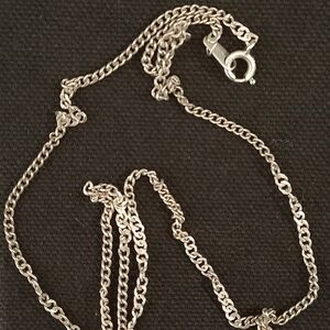 MEX 925 SILVER WOMENS NECKLACE 20 INCHS LONG PERFECT CONDITION.